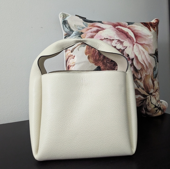 Toteme bucket bag "milk grain"6️⃣9️⃣0️⃣ - Picture 9 of 17